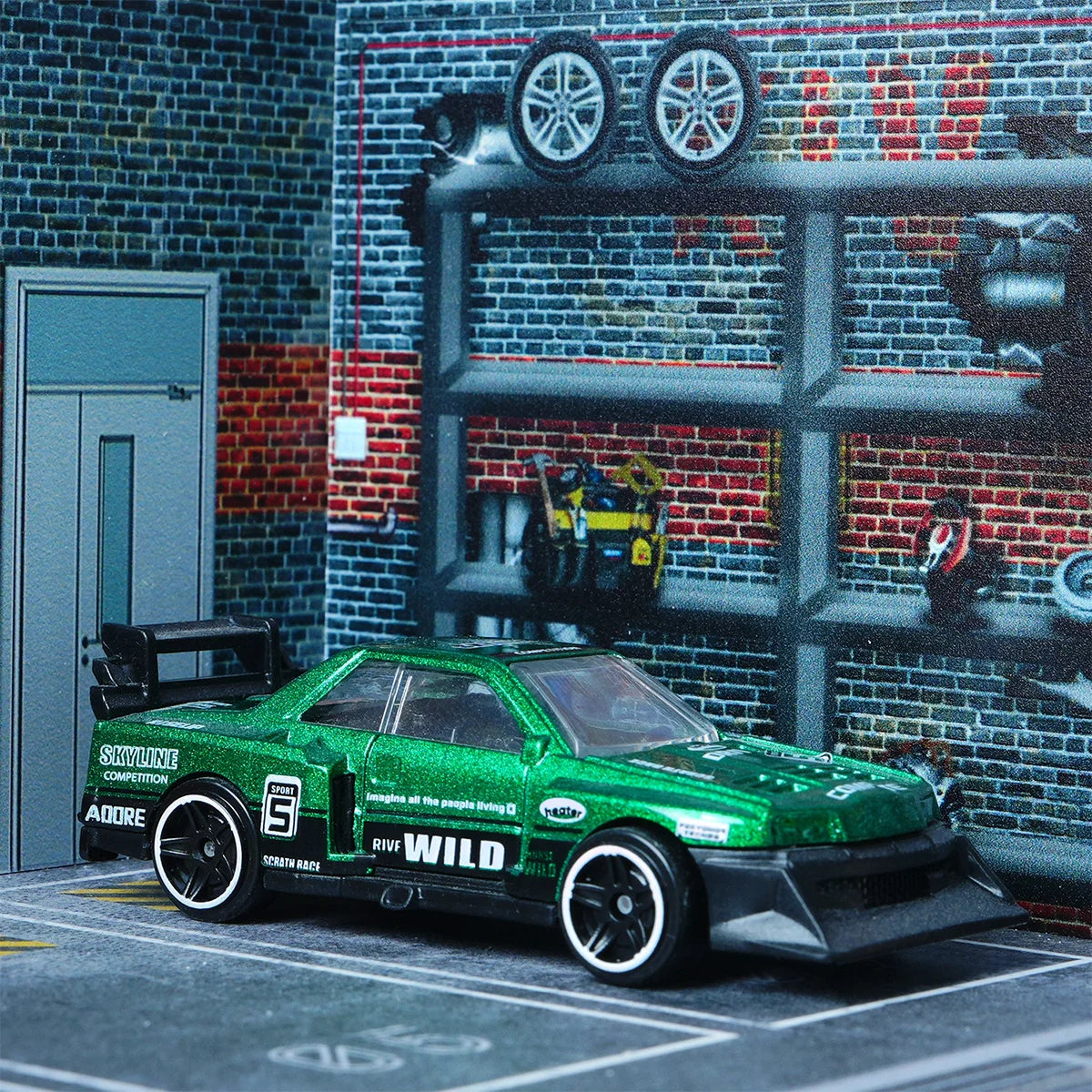 1:64 New Niche High-End Green Alloy Die-Cast Racing Car Model Toy Car for Boys and Adults, Collectible Display Ornament, Christmas Gift for Car Enthusiasts - trendingshoping.com