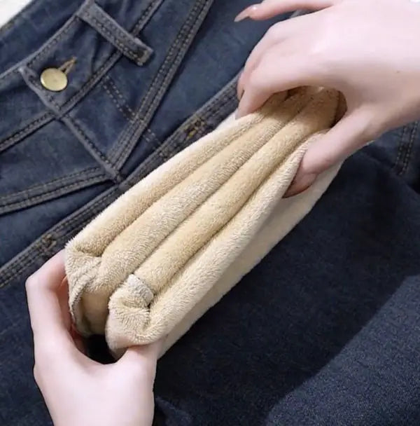 Women's Narrow Straight Leg Jeans  Fall Winter New Plush Lined Thick Korean Retro Relaxed Casual Trousers High Waist Flattering