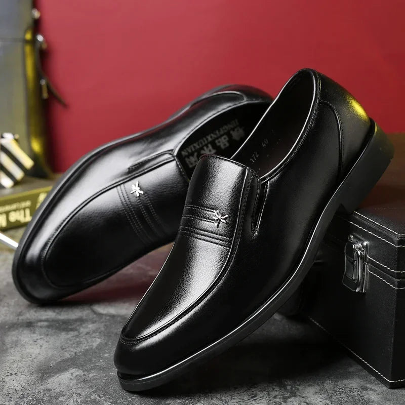 High Quality Leather Men Casual Shoes Light Formal Men Dress Shoes Comfortable Men Loafers Breathable Slip on Men Driving Shoes