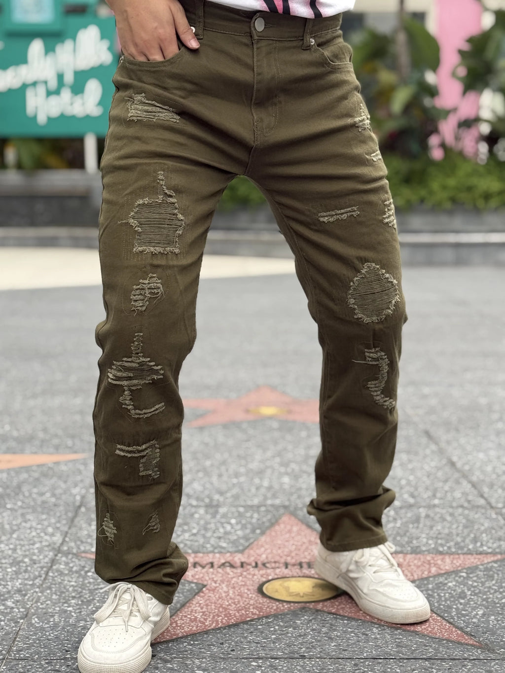 Fashionable Men's Jeans   Exquisite Embroidery   Patched And Mended Holes   Trendy And Versatile   Discounted And Free Shipping - trendingshoping.com