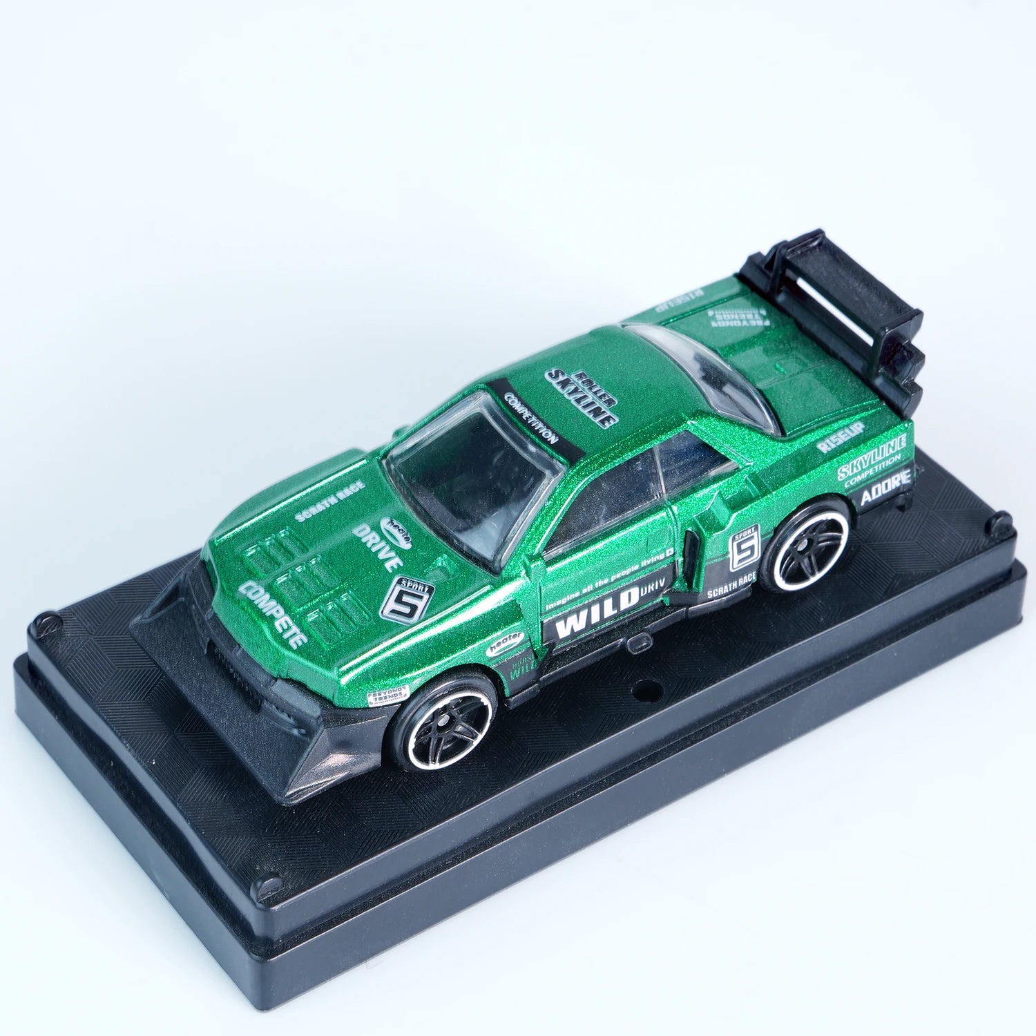 1:64 New Niche High-End Green Alloy Die-Cast Racing Car Model Toy Car for Boys and Adults, Collectible Display Ornament, Christmas Gift for Car Enthusiasts - trendingshoping.com