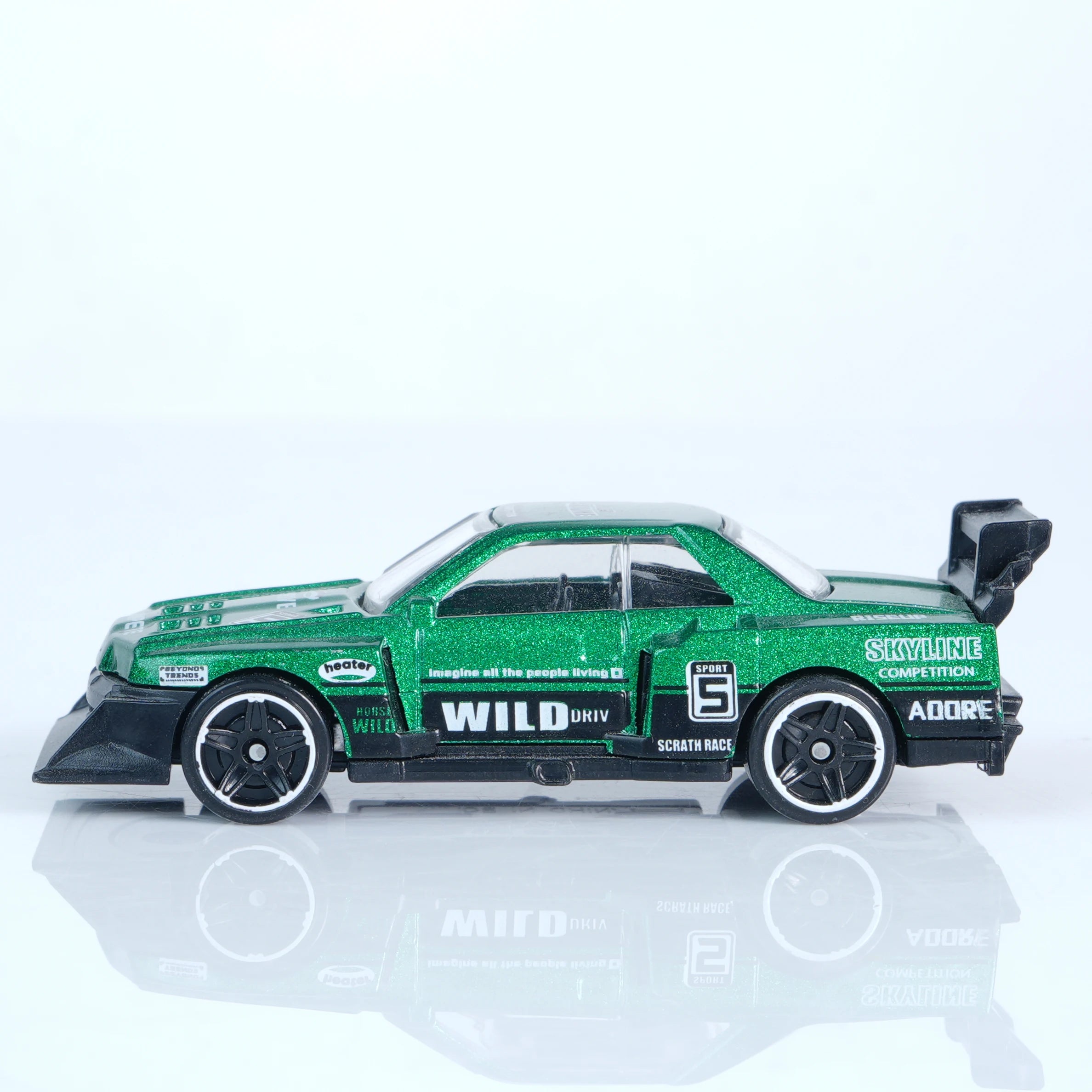 1:64 New Niche High-End Green Alloy Die-Cast Racing Car Model Toy Car for Boys and Adults, Collectible Display Ornament, Christmas Gift for Car Enthusiasts - trendingshoping.com