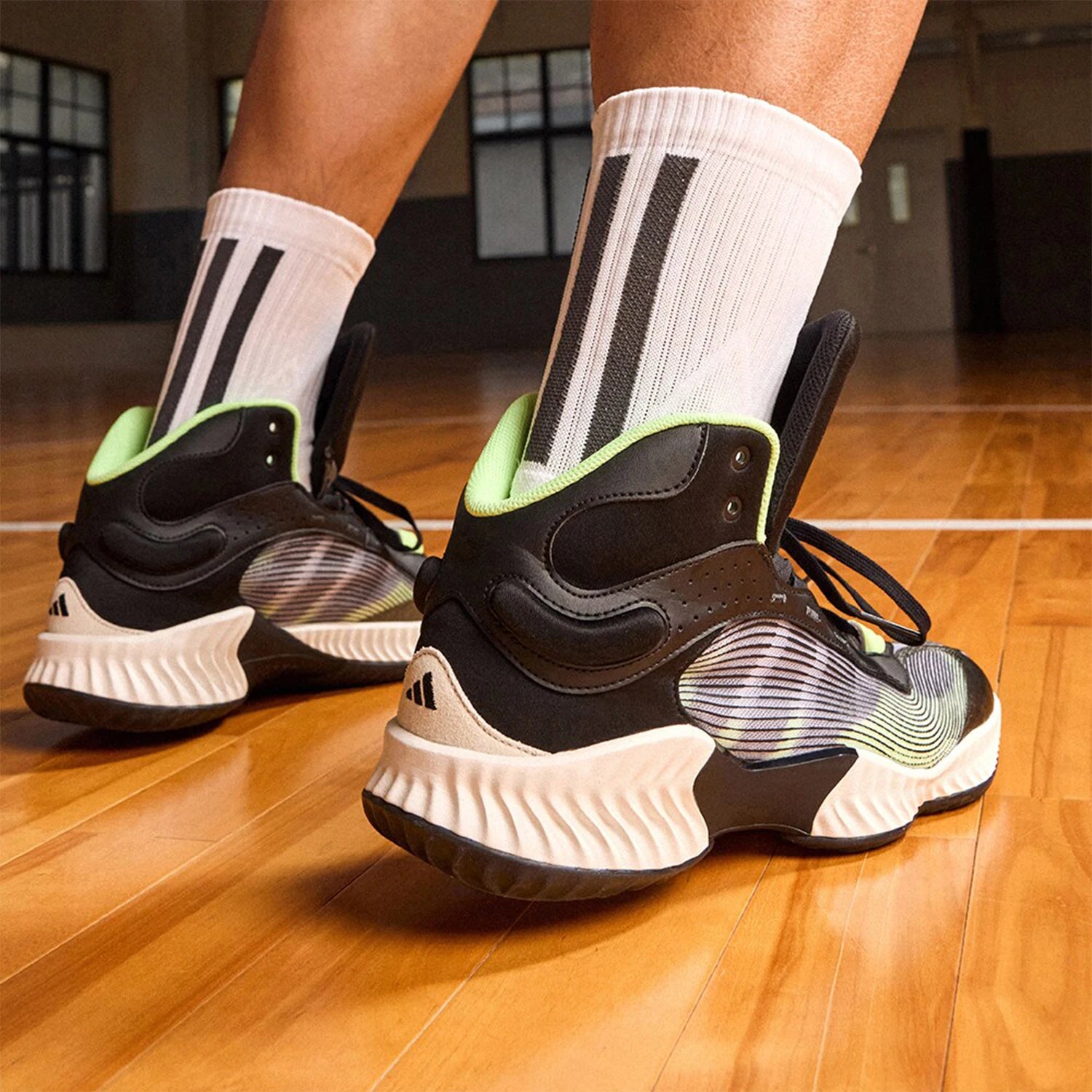 Men's Mid-Cut Professional Basketball Shoes - High Ventilation Breathable Court Sneakers - JH8079 - Black