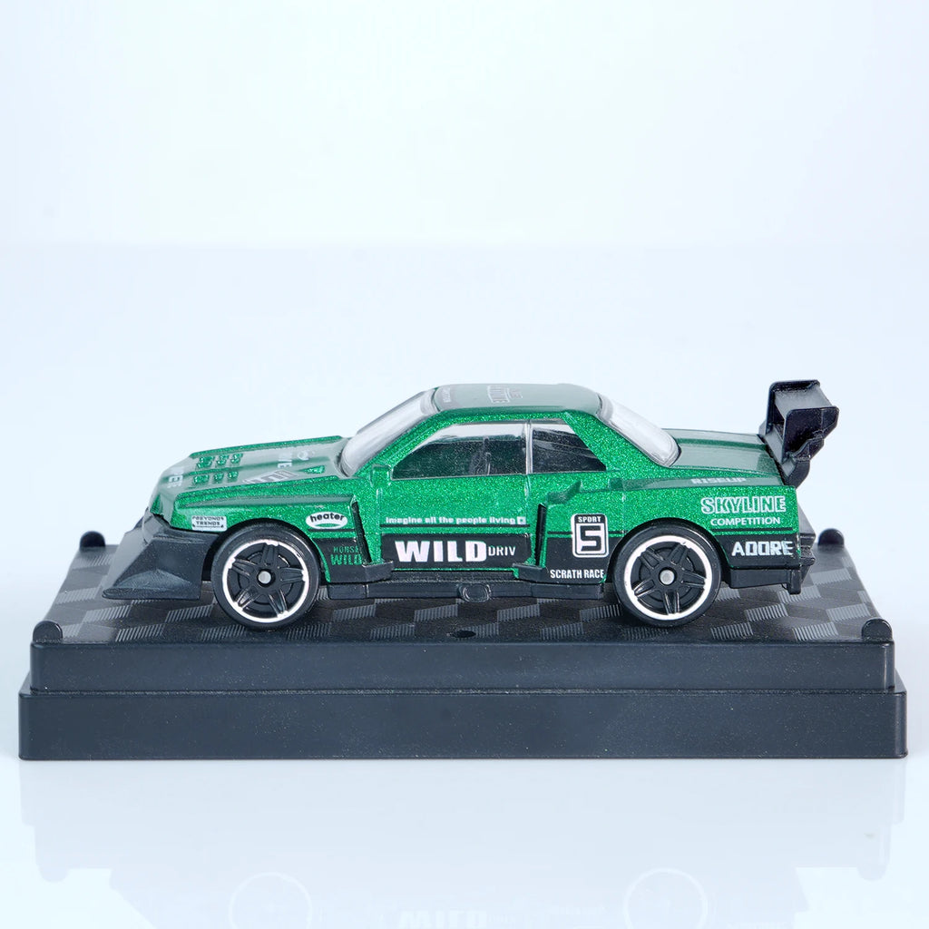 1:64 New Niche High-End Green Alloy Die-Cast Racing Car Model Toy Car for Boys and Adults, Collectible Display Ornament, Christmas Gift for Car Enthusiasts - trendingshoping.com