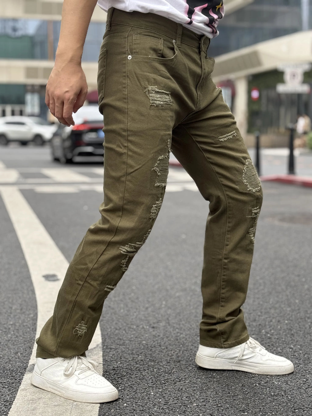 Fashionable Men's Jeans   Exquisite Embroidery   Patched And Mended Holes   Trendy And Versatile   Discounted And Free Shipping - trendingshoping.com