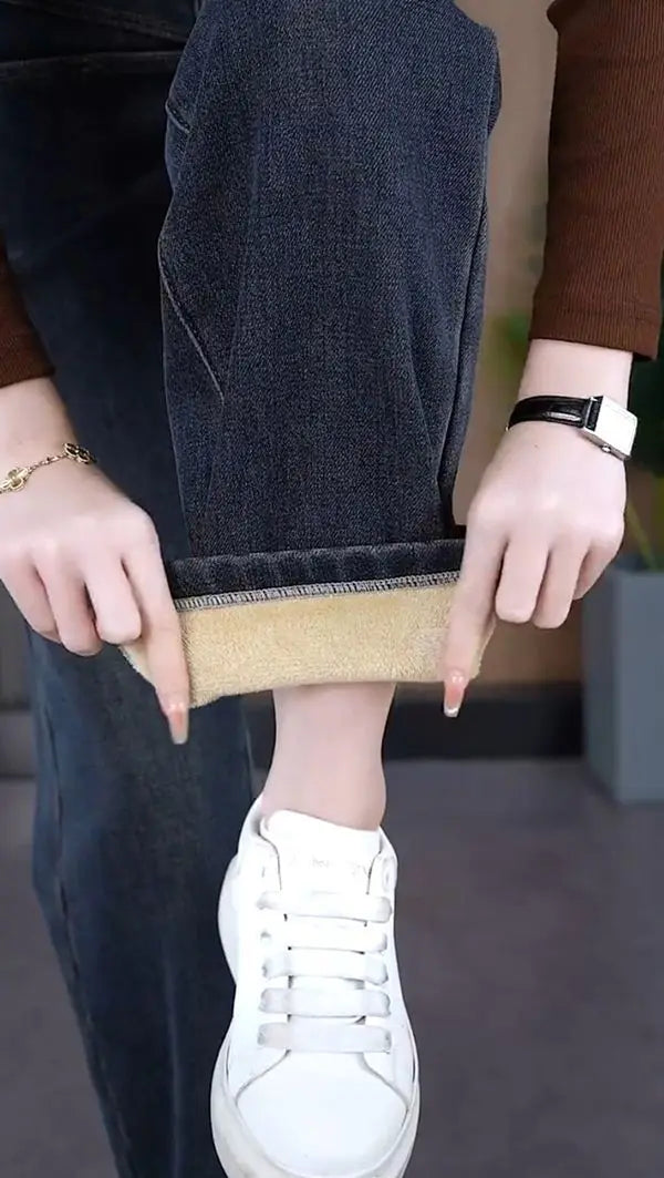 Women's Narrow Straight Leg Jeans  Fall Winter New Plush Lined Thick Korean Retro Relaxed Casual Trousers High Waist Flattering